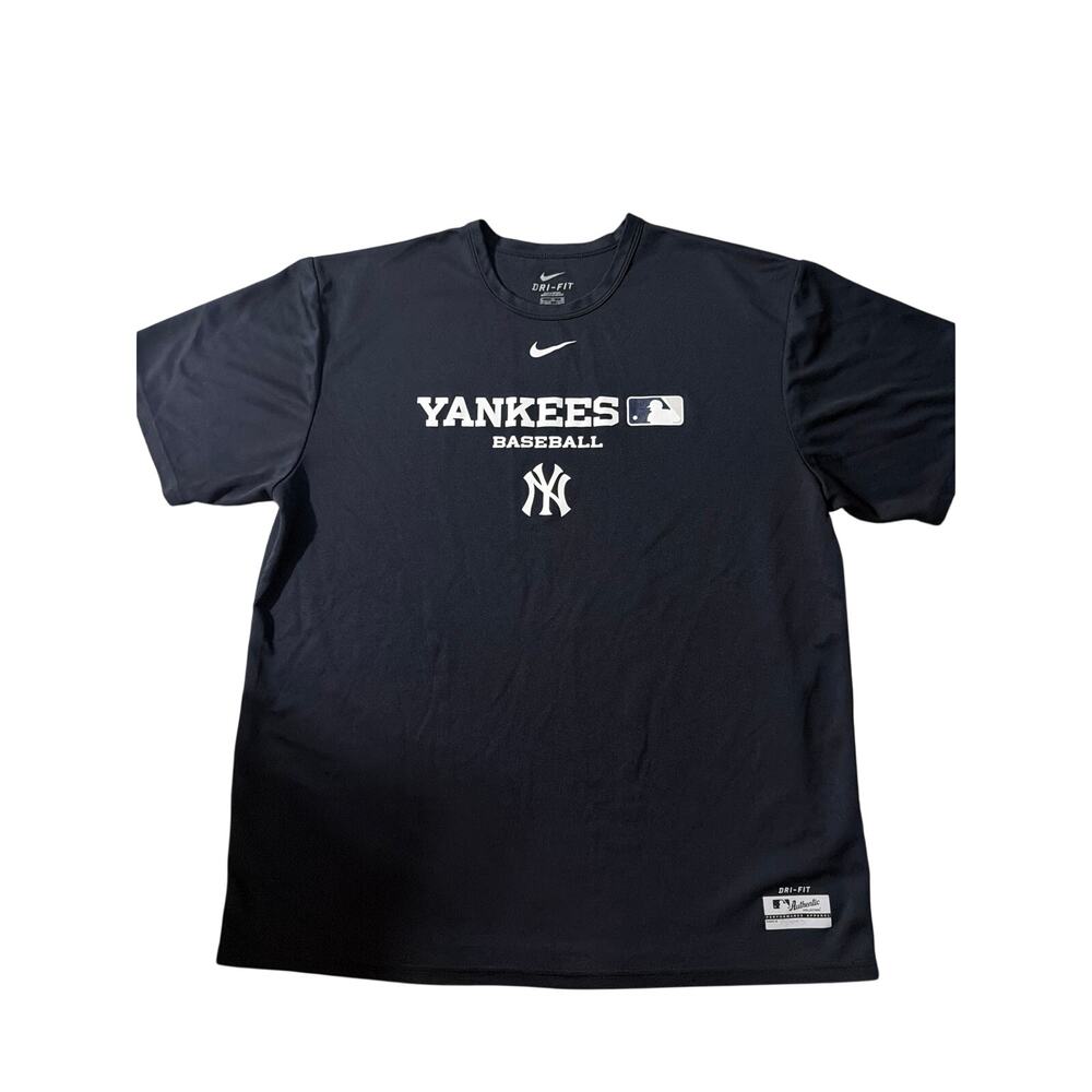 Men’s New York Yankees t shirt